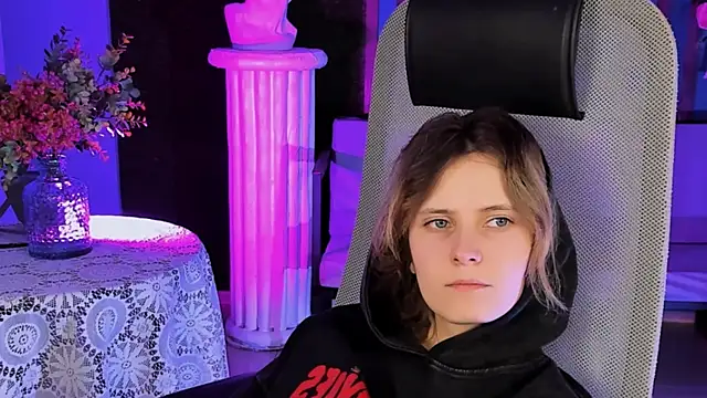 Snapshot of LolaAsmus chatting on 02-12-25, 01:48 LolaAsmus online show from 02-12-25, 01:48