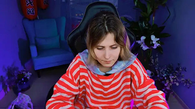 Snapshot of LolaAsmus chatting on 02-14-25, 11:10 LolaAsmus online show from 02-14-25, 11:10