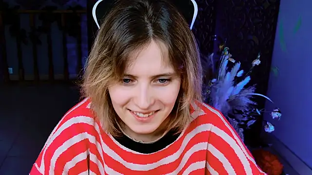 Snapshot of LolaAsmus chatting on 02-15-25, 08:11 LolaAsmus online show from 02-15-25, 08:11