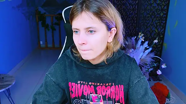 Snapshot of LolaAsmus chatting on 02-18-25, 07:43 LolaAsmus online show from 02-18-25, 07:43