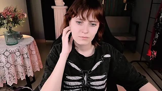 Snapshot of LolaAsmus chatting on 03-18-25, 04:48 LolaAsmus online show from 03-18-25, 04:48