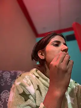 Snapshot of DiyAsingHh chatting on 02-08-25, 04:25 DiyAsingHh online show from 02-08-25, 04:25