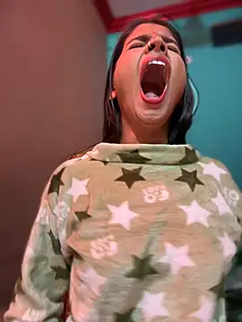 Snapshot of DiyAsingHh chatting on 02-15-25, 04:47 DiyAsingHh online show from 02-15-25, 04:47