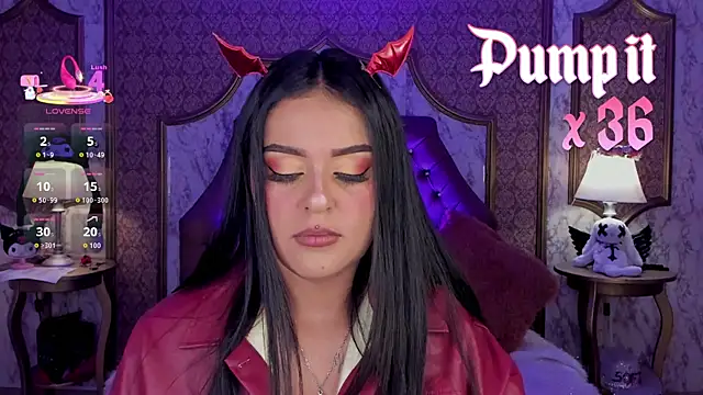 SoffiQueen online show from 04-11-26, 01:37