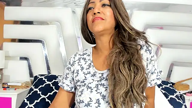 Snapshot of SaraaJhons chatting on 03-10-25, 04:03 SaraaJhons online show from 03-10-25, 04:03