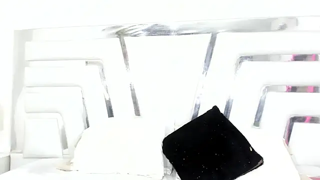 Snapshot of SaraaJhons chatting on 03-19-25, 12:37 SaraaJhons online show from 03-19-25, 12:37