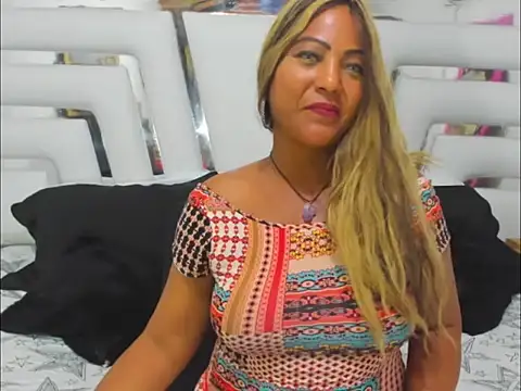 Snapshot of SaraaJhons chatting on 11-21-25, 07:34 SaraaJhons online show from 11-21-25, 07:34