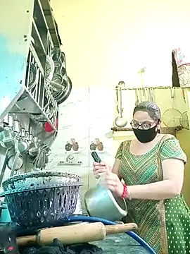 heenage online show from 02-26-26, 09:19