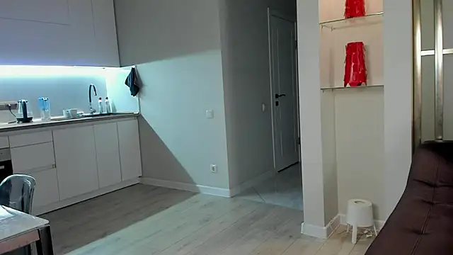 Emma Flin online show from 01-06-25, 01:52