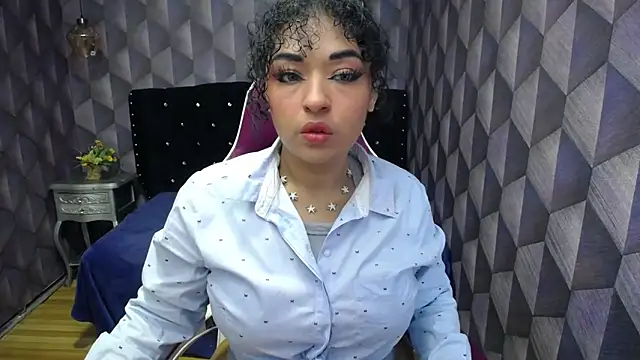 Snapshot of Sofiacowperx chatting on 02-05-25, 12:49 Sofiacowperx online show from 02-05-25, 12:49