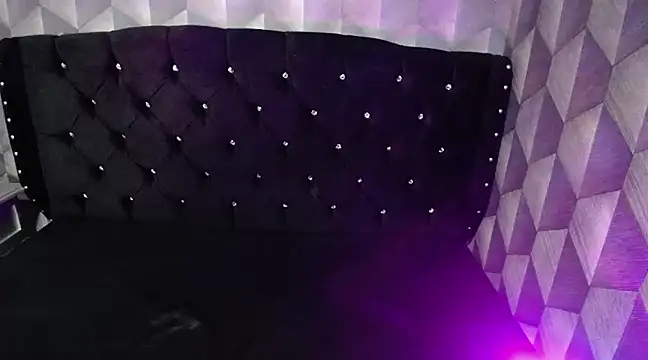 Snapshot of Sofiacowperx chatting on 02-07-25, 07:06 Sofiacowperx online show from 02-07-25, 07:06