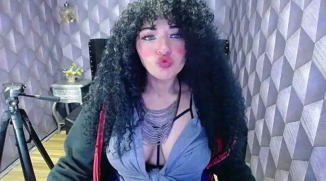 Snapshot of Sofiacowperx chatting on 02-08-25, 02:27 Sofiacowperx online show from 02-08-25, 02:27