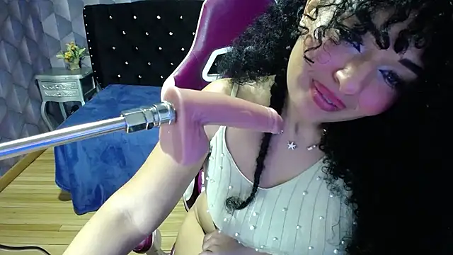 Snapshot of Sofiacowperx chatting on 02-11-25, 07:05 Sofiacowperx online show from 02-11-25, 07:05