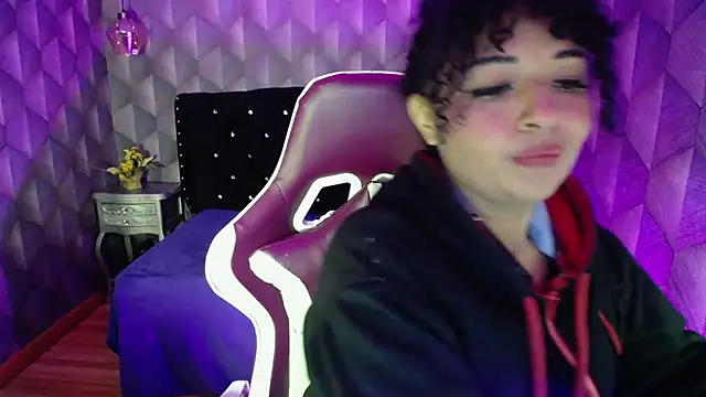 Snapshot of Sofiacowperx chatting on 02-19-25, 07:48 Sofiacowperx online show from 02-19-25, 07:48