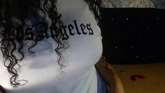 Snapshot of Sofiacowperx chatting on 11-27-25, 02:19 Sofiacowperx online show from 11-27-25, 02:19