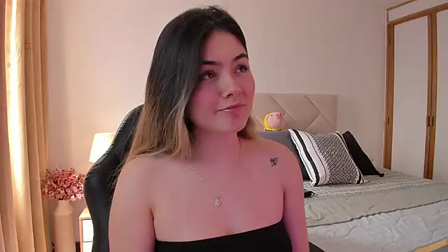 Snapshot of Lau_Bee chatting on 01-10-25, 02:45 Lau Bee online show from 01-10-25, 02:45