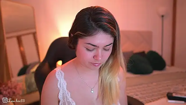 Lau Bee online show from 12-13-25, 07:53