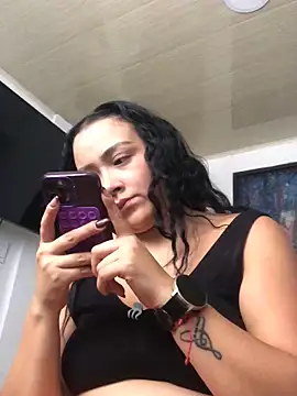 Abigail Cowen online show from 12-17-25, 03:29