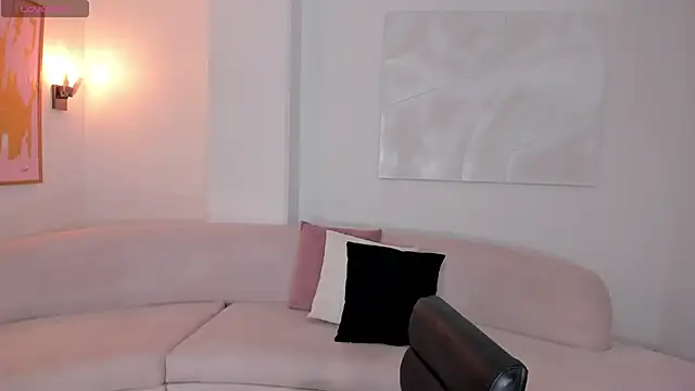 Snapshot of SavannahStorm chatting on 10-19-25, 05:57 SavannahStorm online show from 10-19-25, 05:57