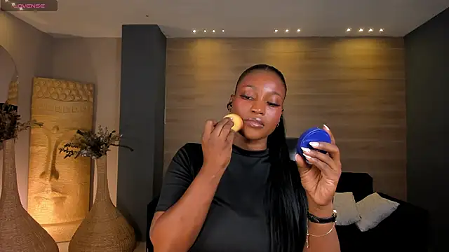 Snapshot of SavannahStorm chatting on 11-20-25, 12:05 SavannahStorm online show from 11-20-25, 12:05