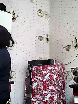 Snapshot of illay_love chatting on 01-10-26, 06:37 illay love online show from 01-10-26, 06:37