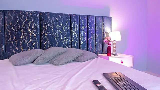 Sophia Lemos online show from 09-12-25, 01:22