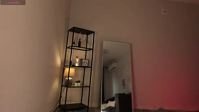 Snapshot of elfinvibes chatting on 09-26-25, 06:17 elfinvibes online show from 09-26-25, 06:17