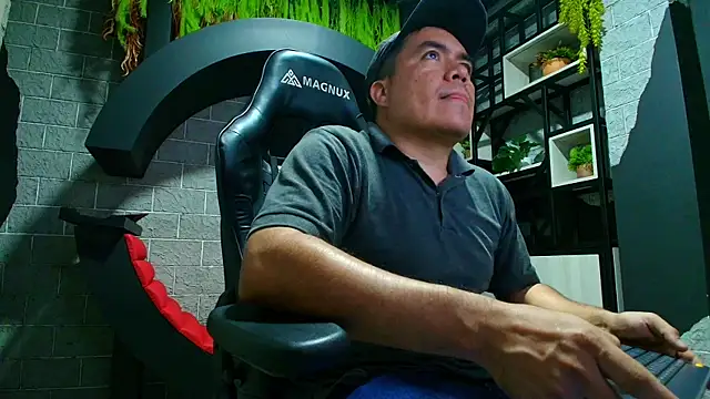 Jhonatan Morales S online show from 01-12-25, 01:32