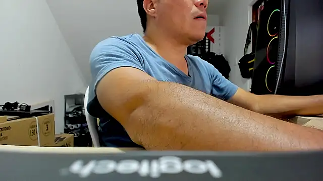 Jhonatan Morales S online show from 10-17-25, 04:15