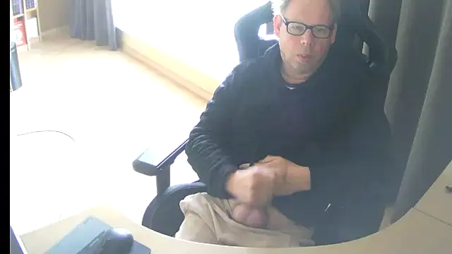 Snapshot of kinkyslet8 chatting on 03-29-26, 10:26 kinkyslet8 online show from 03-29-26, 10:26