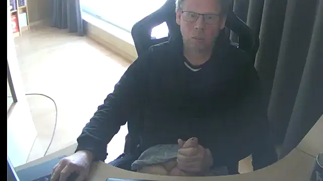 Snapshot of kinkyslet8 chatting on 03-31-26, 02:06 kinkyslet8 online show from 03-31-26, 02:06