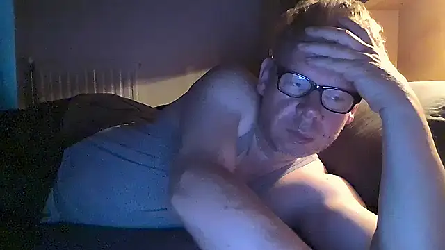 Snapshot of kinkyslet8 chatting on 06-14-26, 05:20 kinkyslet8 online show from 06-14-26, 05:20