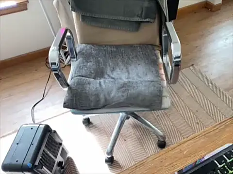 Snapshot of RuffClvb chatting on 11-04-25, 06:18 RuffClvb online show from 11-04-25, 06:18