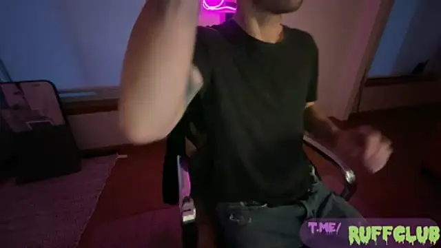 Snapshot of RuffClvb chatting on 11-26-25, 12:00 RuffClvb online show from 11-26-25, 12:00