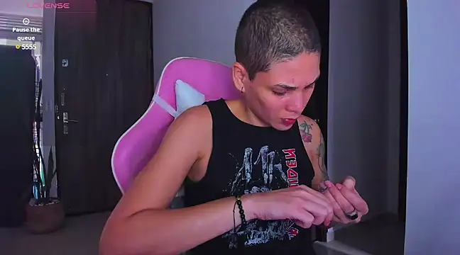 Charlee pink online show from 01-04-25, 05:26