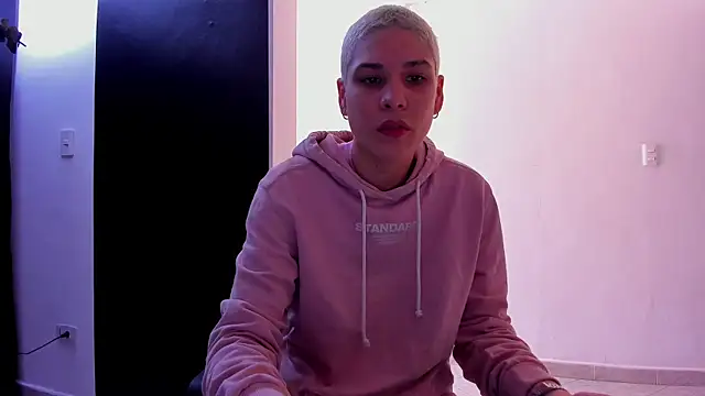 Snapshot of Charlee_pink chatting on 09-10-25, 01:44 Charlee pink online show from 09-10-25, 01:44