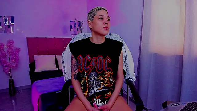 Snapshot of Charlee_pink chatting on 10-02-25, 06:15 Charlee pink online show from 10-02-25, 06:15