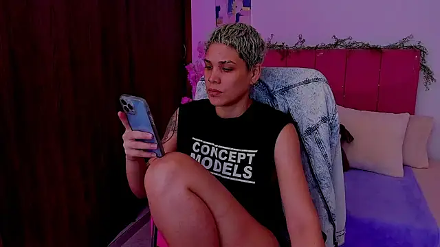 Charlee pink online show from 10-17-25, 07:16