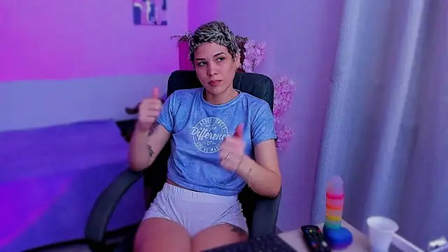 Charlee pink online show from 11-29-25, 08:01