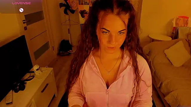 Snapshot of masha19981 chatting on 10-15-25, 04:51 masha19981 online show from 10-15-25, 04:51