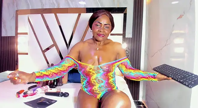 Snapshot of lola_hornei chatting on 11-05-25, 11:32 lola hornei online show from 11-05-25, 11:32