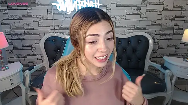 Snapshot of channel_blonde_a chatting on 12-15-24, 10:39 channel blonde a online show from 12-15-24, 10:39