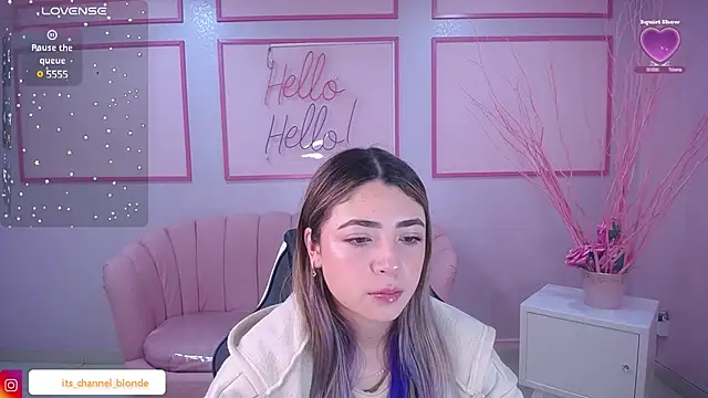 Snapshot of channel_blonde_a chatting on 01-02-25, 04:46 channel blonde a online show from 01-02-25, 04:46