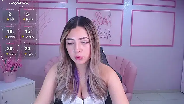 Snapshot of channel_blonde_a chatting on 01-17-25, 04:47 channel blonde a online show from 01-17-25, 04:47