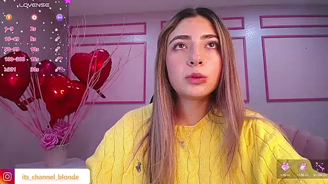 Snapshot of channel_blonde_a chatting on 02-18-25, 07:52 channel blonde a online show from 02-18-25, 07:52