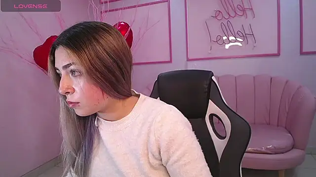 Snapshot of channel_blonde_a chatting on 02-19-25, 06:00 channel blonde a online show from 02-19-25, 06:00