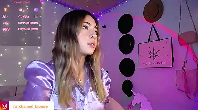 Snapshot of channel_blonde_a chatting on 03-04-25, 08:05 channel blonde a online show from 03-04-25, 08:05