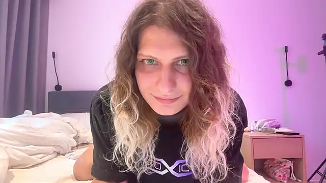 Snapshot of Alice_Pinkhead chatting on 10-16-25, 08:26 Alice Pinkhead online show from 10-16-25, 08:26