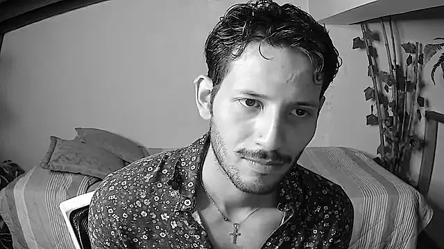 Nicholasrodrii online show from 06-24-26, 10:42