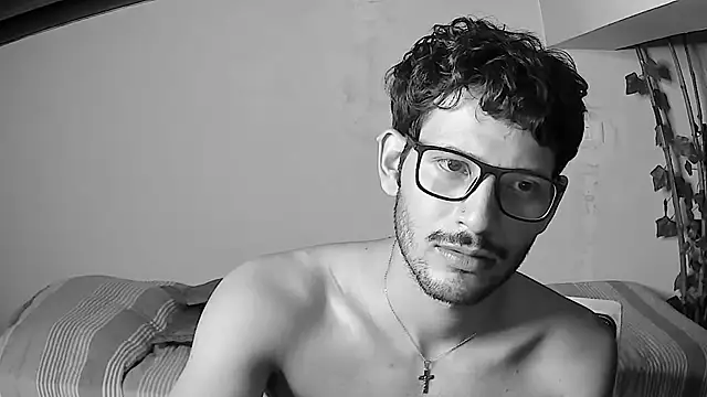 Nicholasrodrii online show from 06-25-26, 05:12